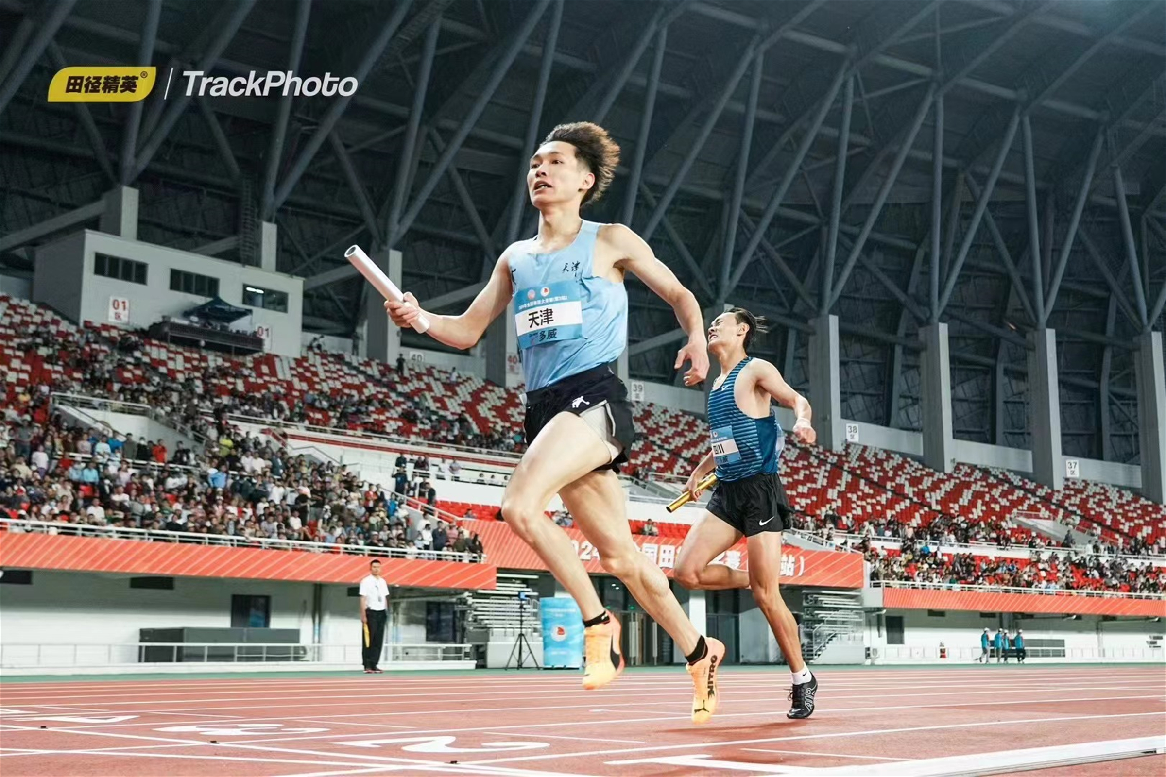 我校運動員吳耀強在男子4×400米接力比賽中1.jpg
